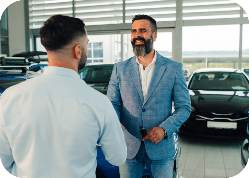 man-in-blue-suit-shakes-hands-with-customer-800×574 P4C
